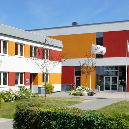 Am Sport und Bildungszentrum in Bad malente in Schleswig Holstein finden unsere Lehrgänge Sportphysiotherapie der spt-education statt. Hier finden wir neben den Guten Ausstattungen wie Sporthallen und Seminarräumen, sowie Zimmer eine schöne landschaftliche Umgebung mit Nähe zu Seen und dem Meer.