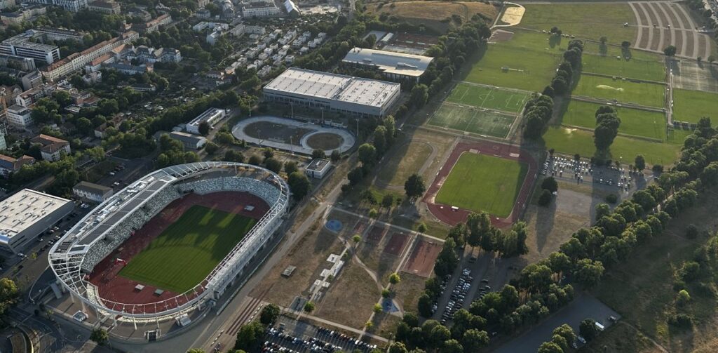 In Dresden im Osten vom Deutschland sitzt die Sportshcule Dresden mit dem Sportpark Ostra. Ein toller Ausbildungsort für unseren lehrgang Sportphysiotherapie
